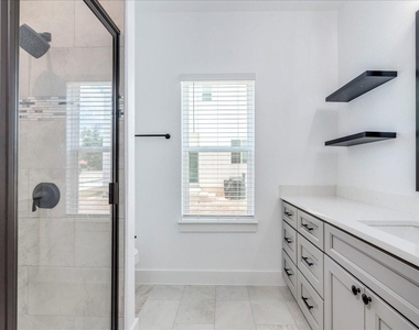 525 S Main St - Photo Thumbnail 14