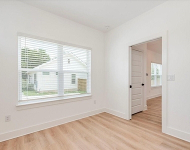 525 S Main St - Photo Thumbnail 18