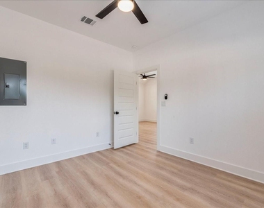 525 S Main St - Photo Thumbnail 13