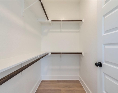 525 S Main St - Photo Thumbnail 16