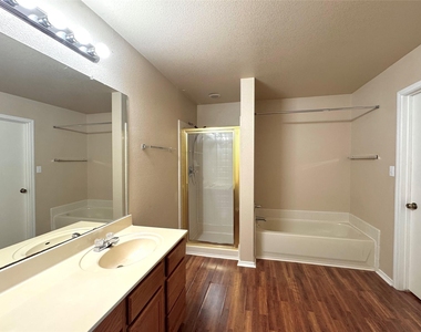 3515 Sandy Brook Dr - Photo Thumbnail 8