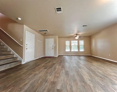 3515 Sandy Brook Dr - Photo Thumbnail 2