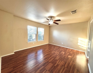 3515 Sandy Brook Dr - Photo Thumbnail 10