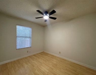 2031 Redwing Way - Photo Thumbnail 17