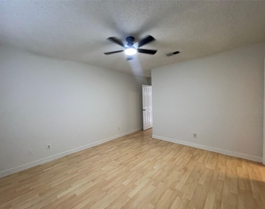 2031 Redwing Way - Photo Thumbnail 6