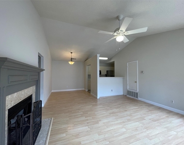 2031 Redwing Way - Photo Thumbnail 5