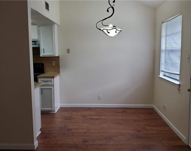 8810 Clearbrook Trl - Photo Thumbnail 3