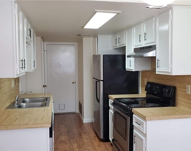 8810 Clearbrook Trl - Photo Thumbnail 2