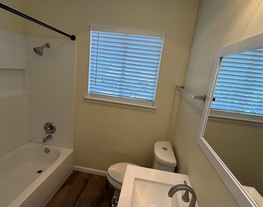 8810 Clearbrook Trl - Photo Thumbnail 6