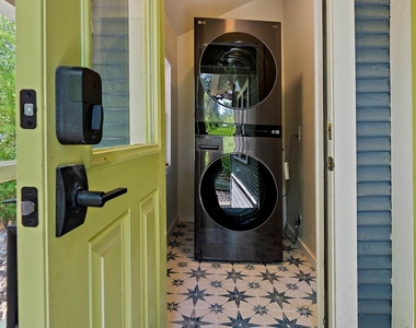 2810 Pearl St - Photo Thumbnail 3