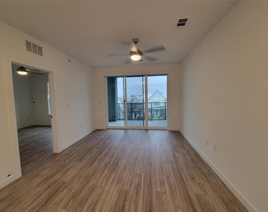 4801 Springdale Rd - Photo Thumbnail 9