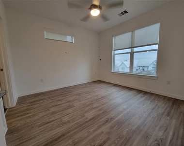 4801 Springdale Rd - Photo Thumbnail 12
