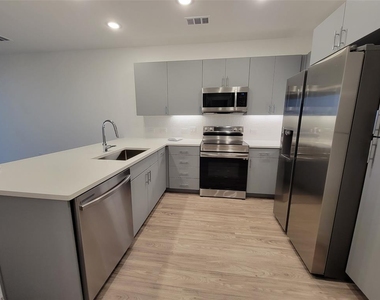 4801 Springdale Rd - Photo Thumbnail 5