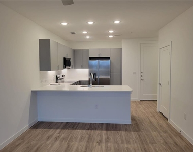 4801 Springdale Rd - Photo Thumbnail 4