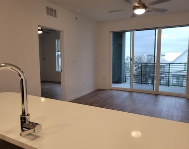 4801 Springdale Rd - Photo Thumbnail 7