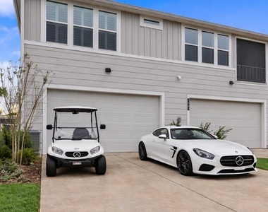 459 Crestview Drive - Photo Thumbnail 2