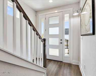 459 Crestview Drive - Photo Thumbnail 5
