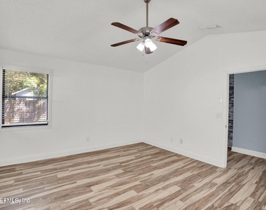406 Cranes Landing Court - Photo Thumbnail 8