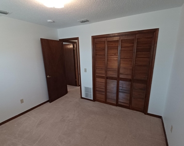 2295 Foxwood Drive - Photo Thumbnail 33