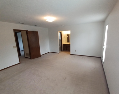 2295 Foxwood Drive - Photo Thumbnail 19
