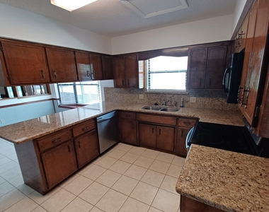 2295 Foxwood Drive - Photo Thumbnail 6