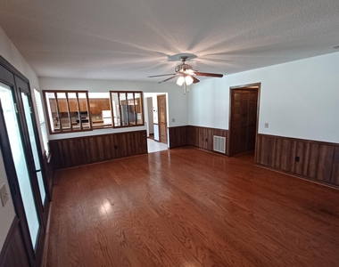 2295 Foxwood Drive - Photo Thumbnail 2