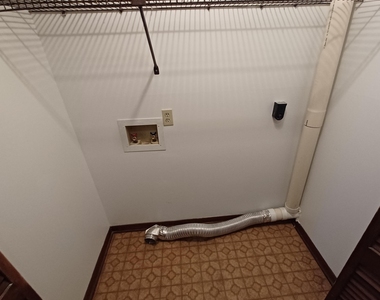 2295 Foxwood Drive - Photo Thumbnail 15