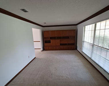 2295 Foxwood Drive - Photo Thumbnail 4