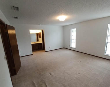 2295 Foxwood Drive - Photo Thumbnail 18