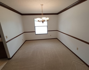 2295 Foxwood Drive - Photo Thumbnail 9