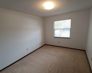 2295 Foxwood Drive - Photo Thumbnail 24
