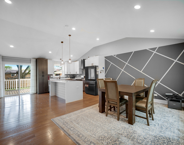 10324 S 81st Avenue - Photo Thumbnail 3
