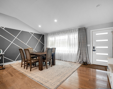 10324 S 81st Avenue - Photo Thumbnail 4