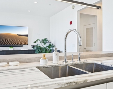 363 E Wacker Drive - Photo Thumbnail 9
