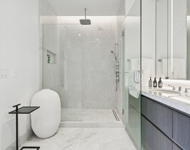 363 E Wacker Drive - Photo Thumbnail 20