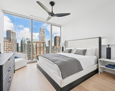 363 E Wacker Drive - Photo Thumbnail 12