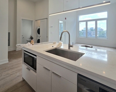 1537 N Orleans Avenue - Photo Thumbnail 2