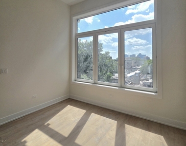 1537 N Orleans Avenue - Photo Thumbnail 3