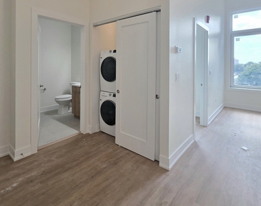 1537 N Orleans Avenue - Photo Thumbnail 4