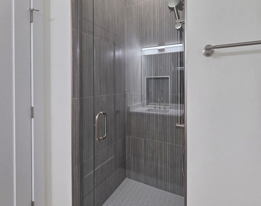 1537 N Orleans Avenue - Photo Thumbnail 6