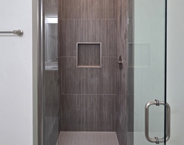 1537 N Orleans Avenue - Photo Thumbnail 6
