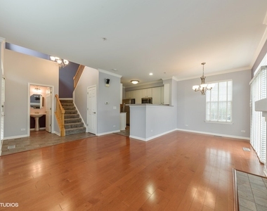 2716 N Greenwood Avenue - Photo Thumbnail 2