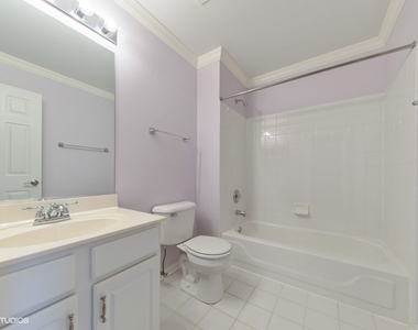 2716 N Greenwood Avenue - Photo Thumbnail 11