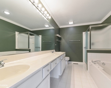 2716 N Greenwood Avenue - Photo Thumbnail 8