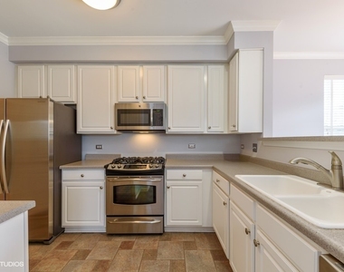 2716 N Greenwood Avenue - Photo Thumbnail 3