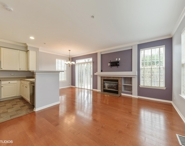 2716 N Greenwood Avenue - Photo Thumbnail 4