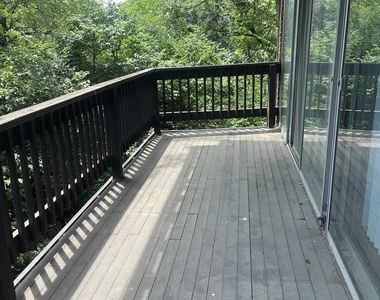 5515 E Lake Drive E - Photo Thumbnail 8