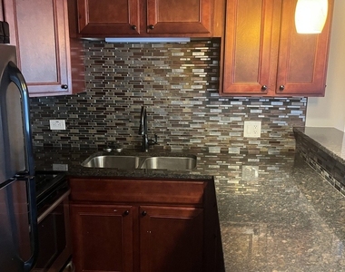 5515 E Lake Drive E - Photo Thumbnail 4