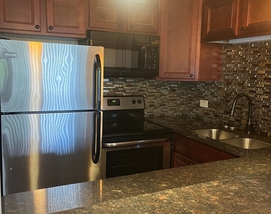 5515 E Lake Drive E - Photo Thumbnail 5