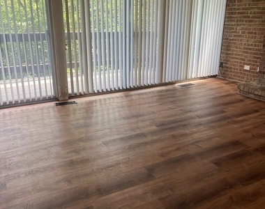 5515 E Lake Drive E - Photo Thumbnail 2